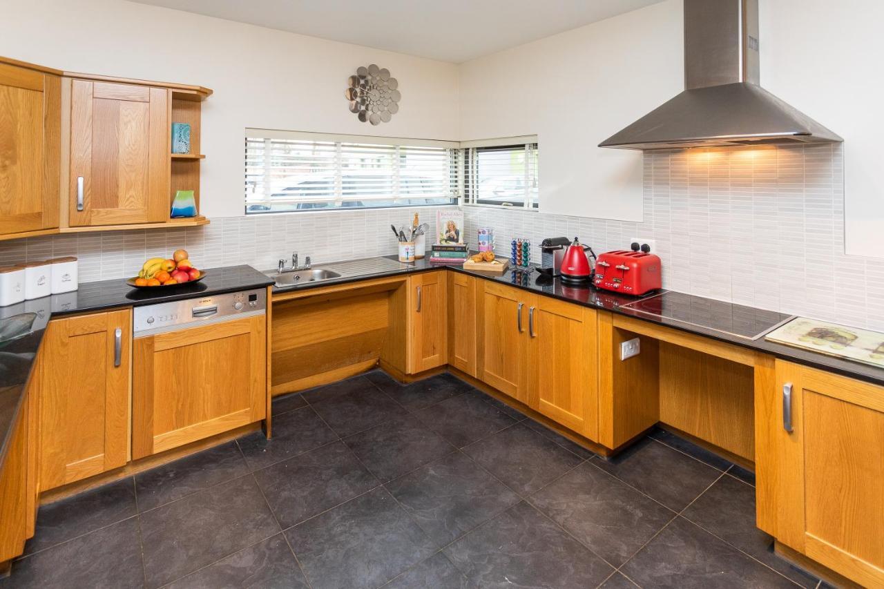 Avenue 10 Villa Киларни Екстериор снимка